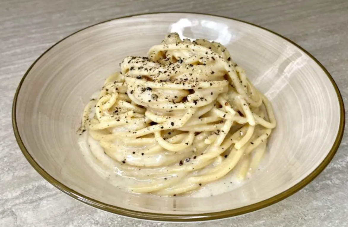 Cacio e Pepe (Roman Cheese and Pepper Pasta)