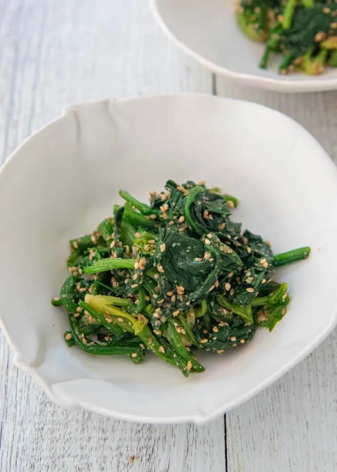 Spinach Salad with Wakame and Sesame